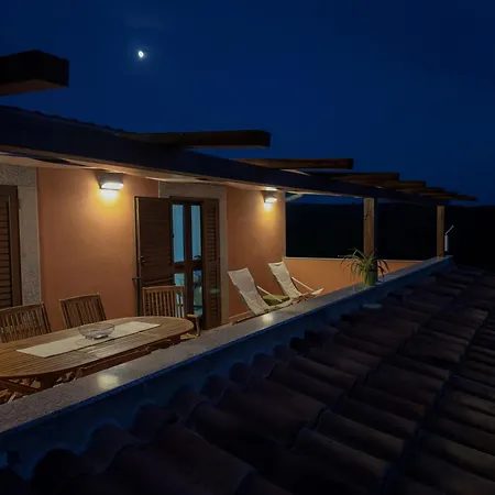 Feriehus La Ginestra - *